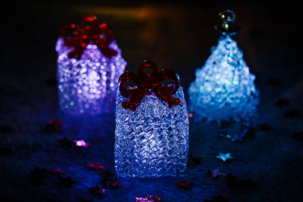 скляні різдвяні світяться іграшки, синє світло
 - Фото, зображення