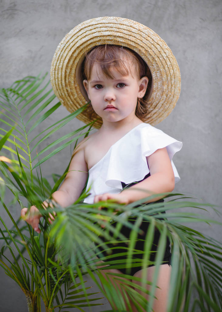 retrato de niña al aire libre en verano - Foto, Imagen