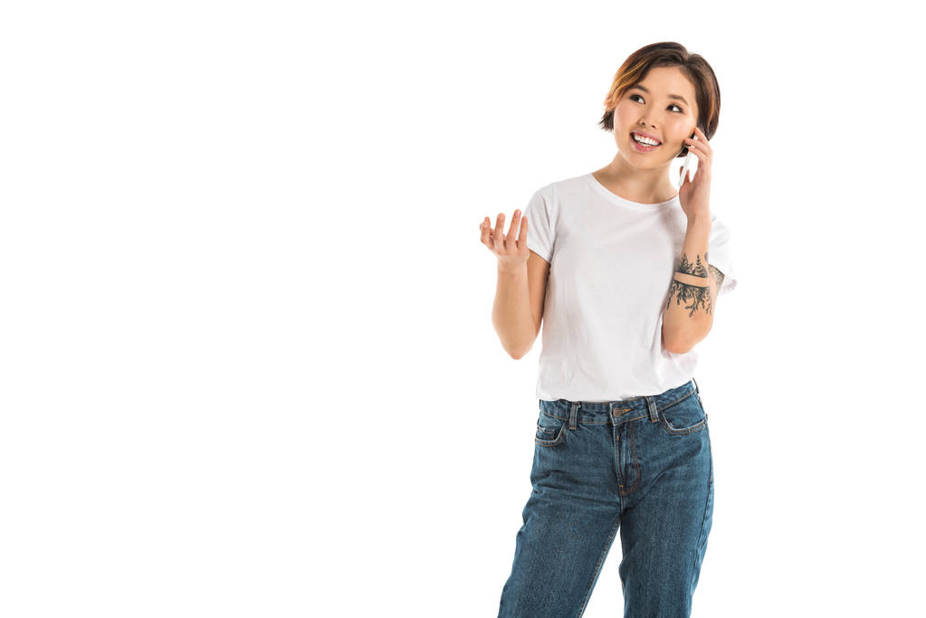ευτυχισμένη γυναίκα μιλάμε για smartphone που απομονώνονται σε λευκό - Φωτογραφία, εικόνα