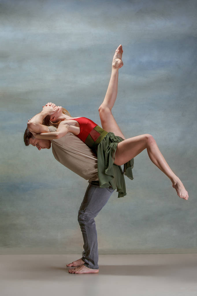 Dos personas bailando
 - Foto, Imagen