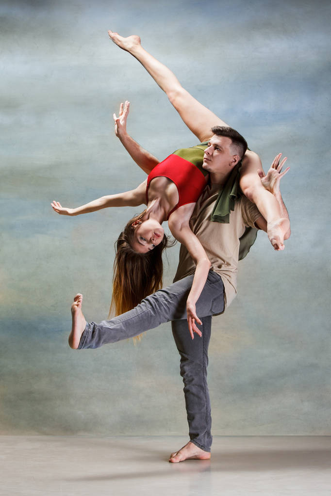 Deux personnes dansent
 - Photo, image