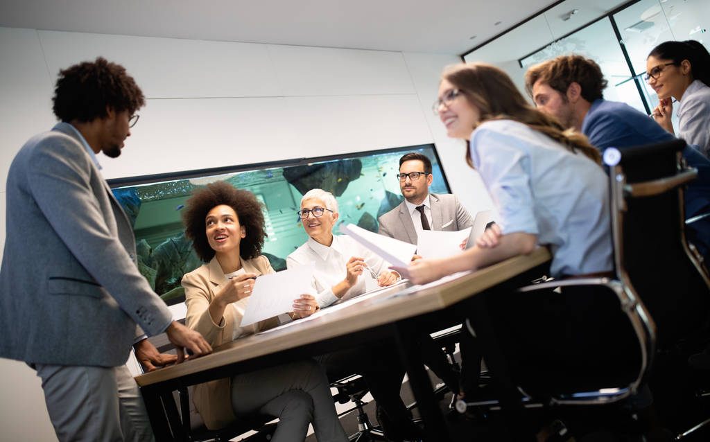 Встреча с корпоративной компанией Успех бизнес-людей мозговой штурм концепции командной работы - Фото, изображение