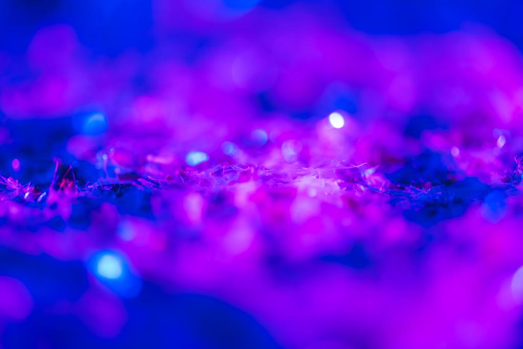 абстрактный светящийся фон с ультрафиолетовым блеском и боке
 - Фото, изображение