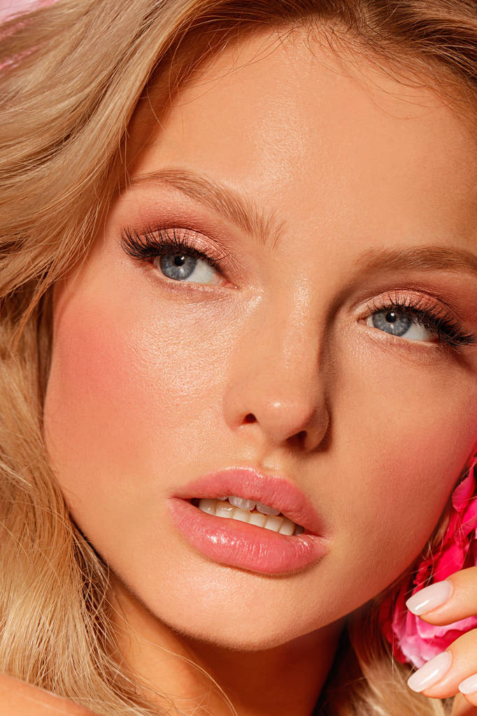 Porträt der schönen blonden Mode-Model mit blauen Augen, Konzept der Hochzeit Make-up - Foto, Bild