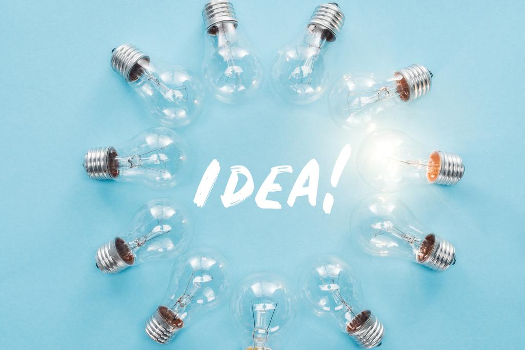 círculo de lâmpadas com brilhando uma palavra surronding 'ideia', tendo novas ideias conceito
 - Foto, Imagem