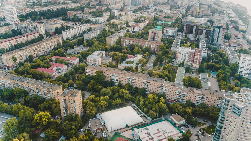 Panel casas de hormigón típicos bloques de la ciudad, vista aérea mosca
 - Foto, imagen