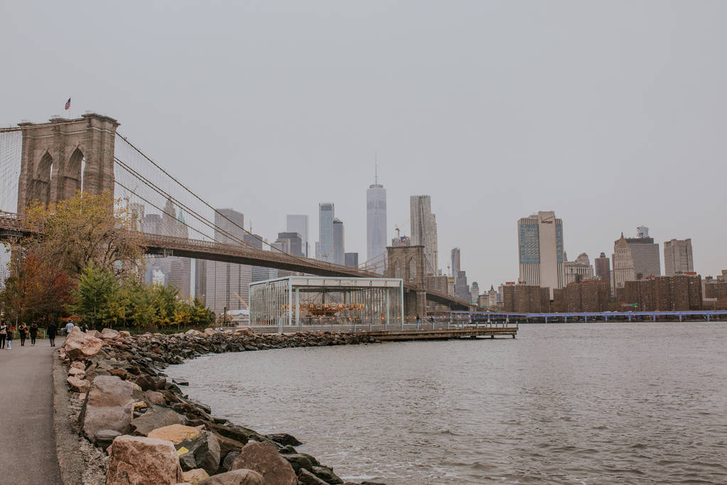 Puente de Brooklyn en Nueva York al amanecer
. - Foto, imagen