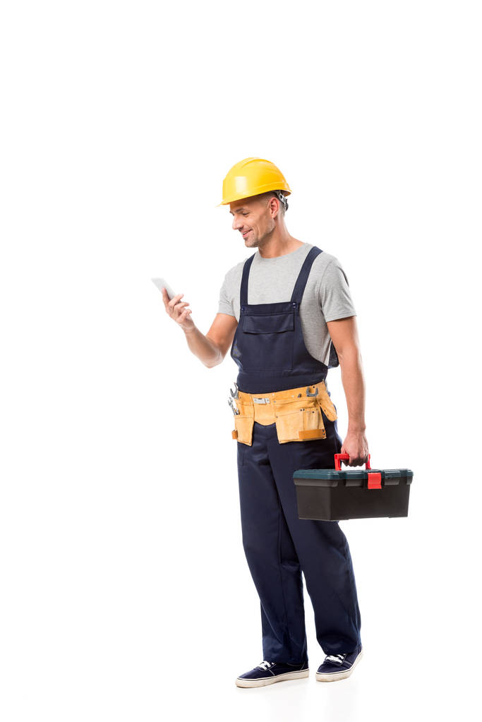 rakennustyöntekijä kypärässä valkoisella eristetyllä älypuhelimella
 - Valokuva, kuva