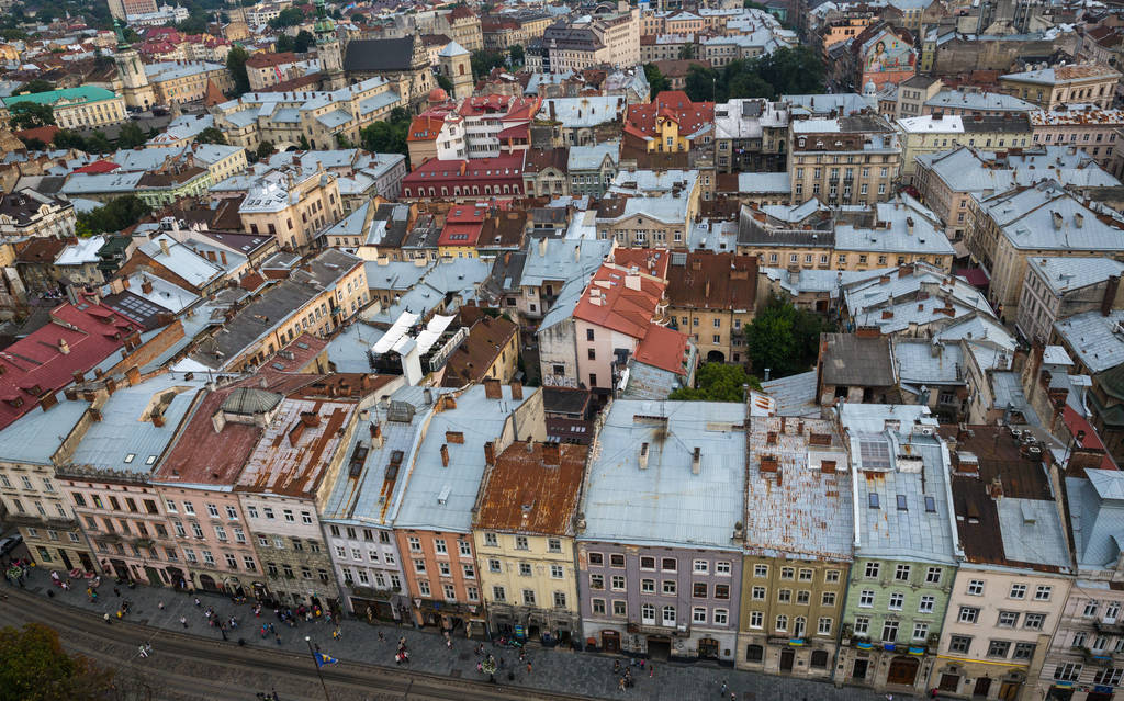 Näkymä alas katoille Ukrainan kaupungin Lviv
 - Valokuva, kuva
