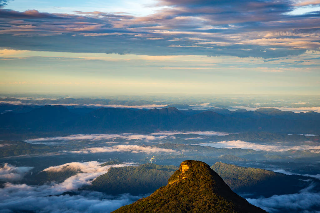 a légi felvétel a gyönyörű hegyek, az Adam's Peak-Srí Lanka - Fotó, kép