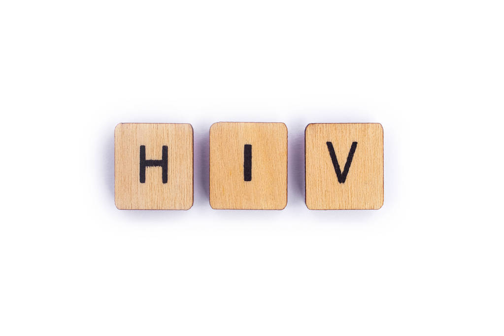 Аббревиатура ВИЧ, написанная деревянными буквами
. - Фото, изображение