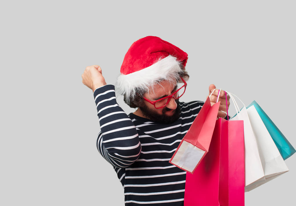 ショッピング バッグで若い狂気の人。クリスマス コンセプト. - 写真・画像