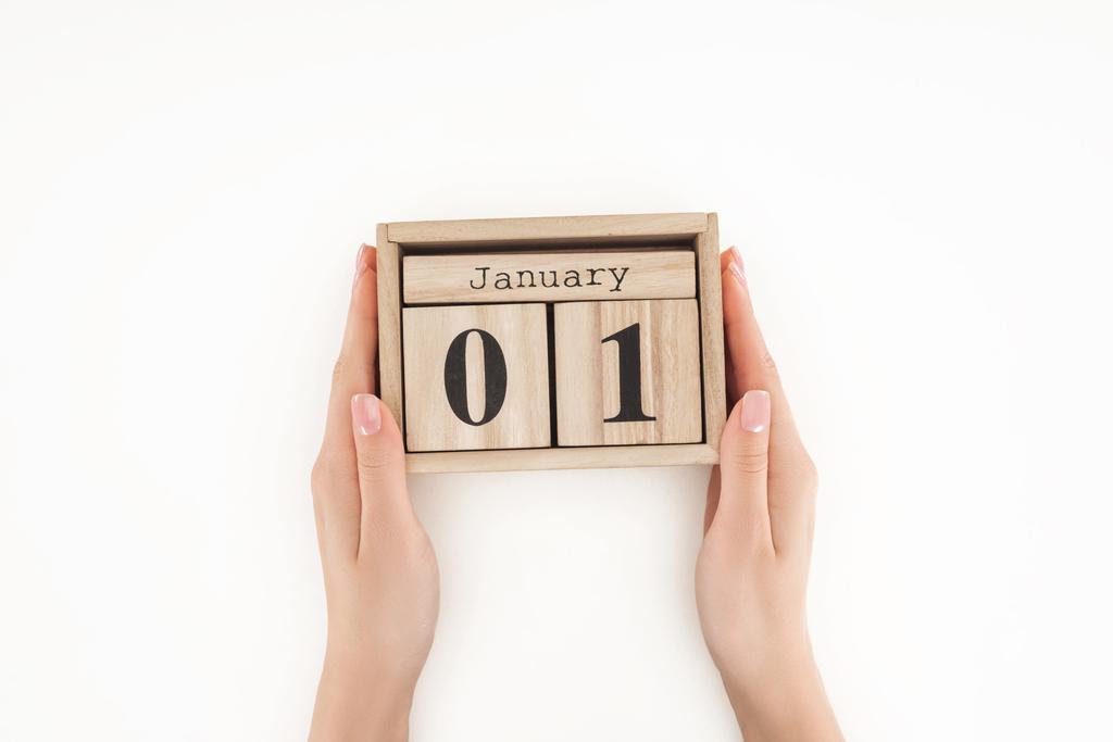 1 月 1 日女性保持木製キューブのトリミング ビュー日付に分離ホワイト - 写真・画像