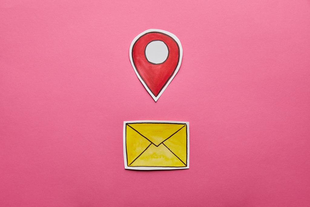 жовтий поштовий знак з червоним геолокацією на рожевому фоні
 - Фото, зображення