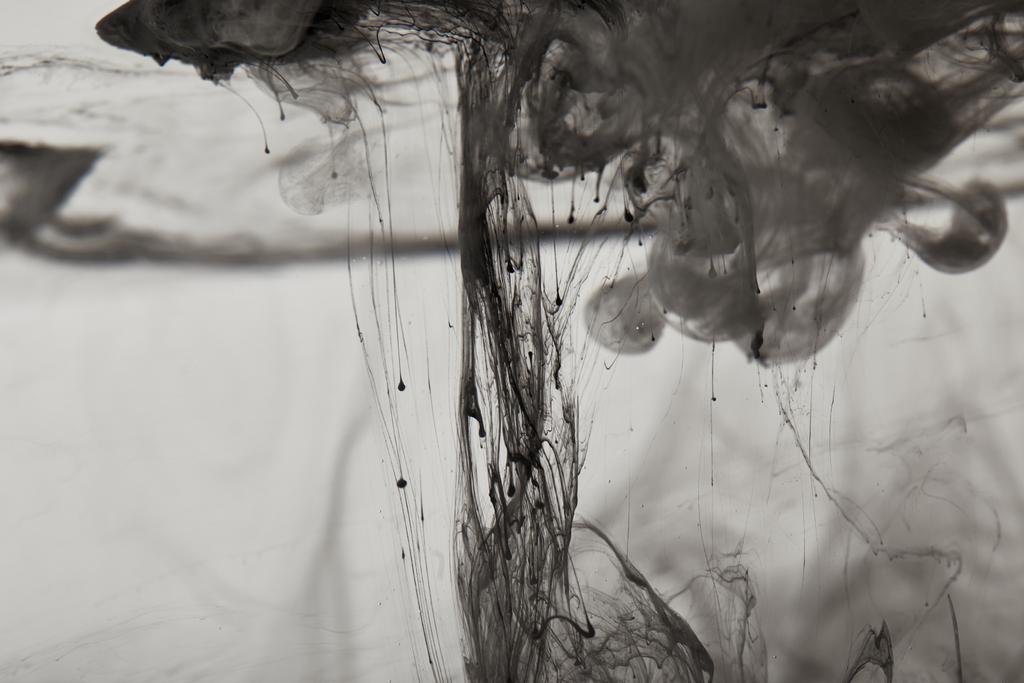 fondo ahumado abstracto con salpicadura de pintura negra
 - Foto, imagen