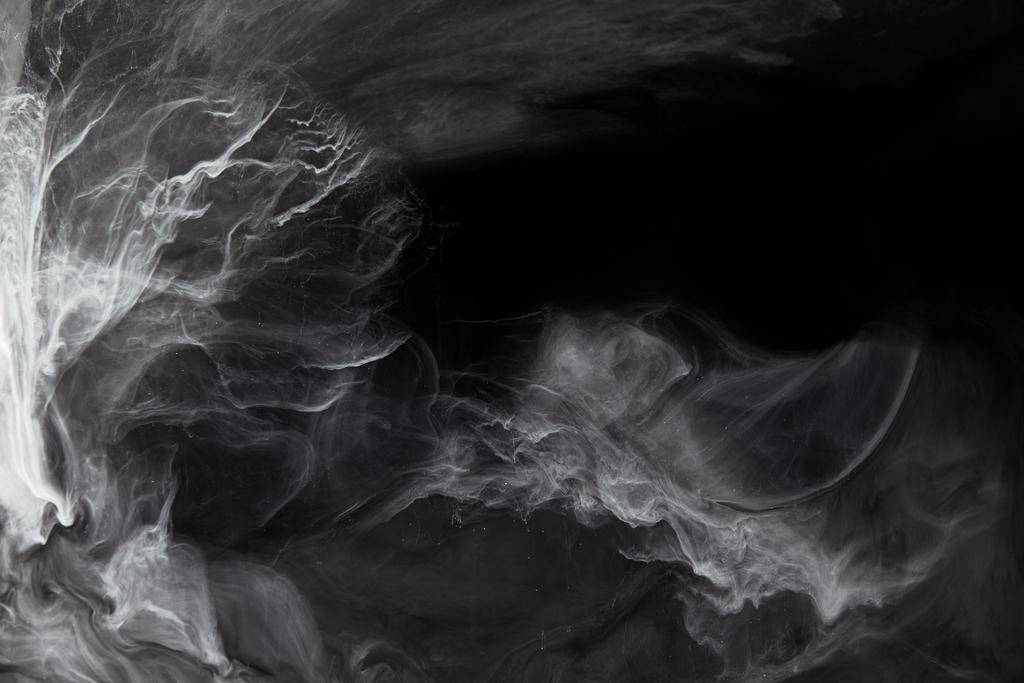 αφηρημένη στροβιλίζεται του γκρι χρώμα σε μαύρο φόντο - Φωτογραφία, εικόνα