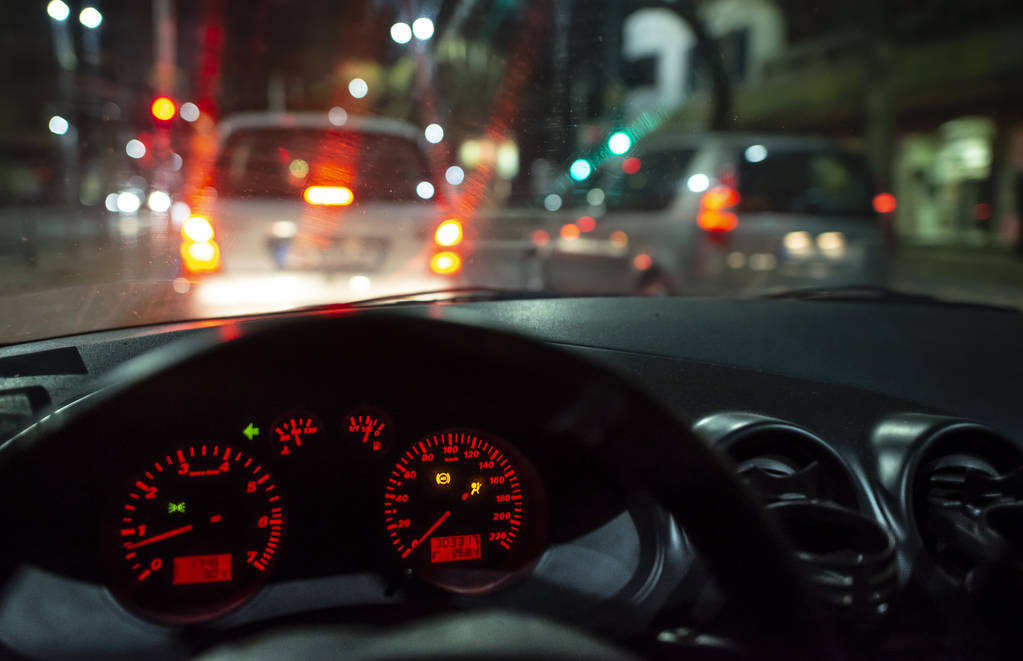 Car dashboard and window at night. Traffic lights - Photo, Image