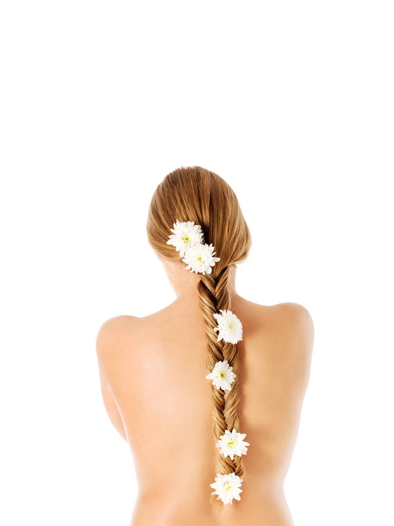 krásná mladá dívka s dlouhými vlasy s květinami - Fotografie, Obrázek