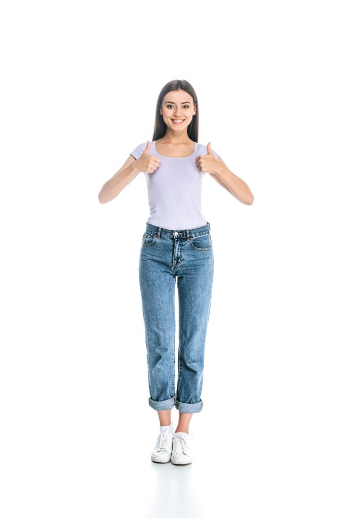 mujer sonriente en jeans mostrando los pulgares hacia arriba aislado en blanco
 - Foto, Imagen