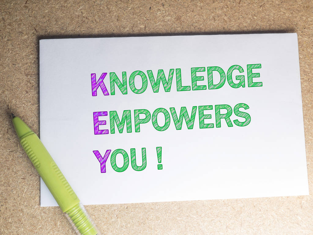 Ключевые слова: Knowledge Empowers You, бизнес-мотивация, рациональные цитаты, типография слов
 - Фото, изображение