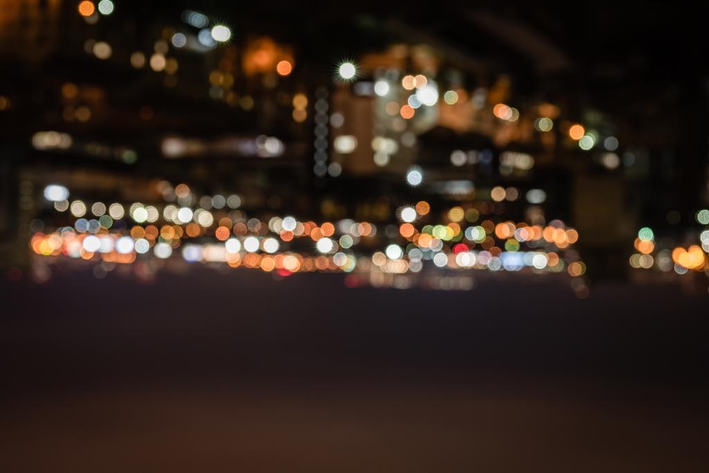夜明るいボケ ライトとぼやけの建物  - 写真・画像