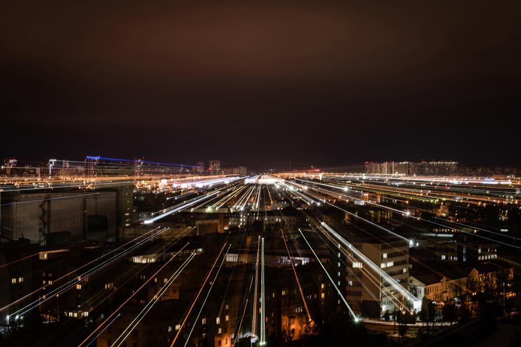 Nacht Stadtbild mit verschwommener heller Beleuchtung - Foto, Bild