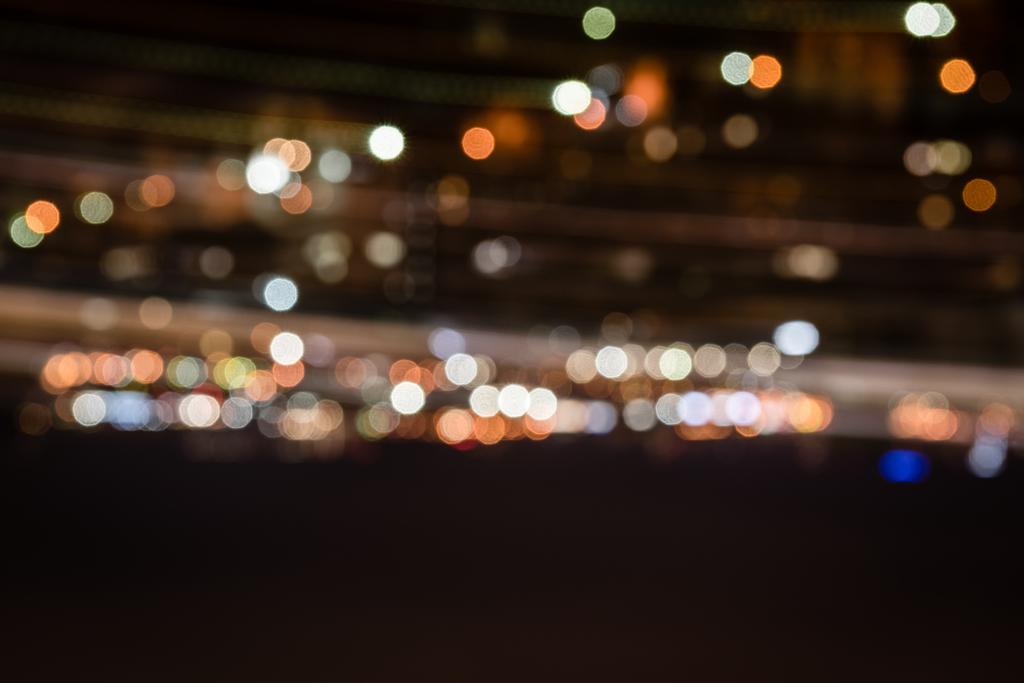 defokussierte bunte Bokeh-Lichter in der Nacht - Foto, Bild