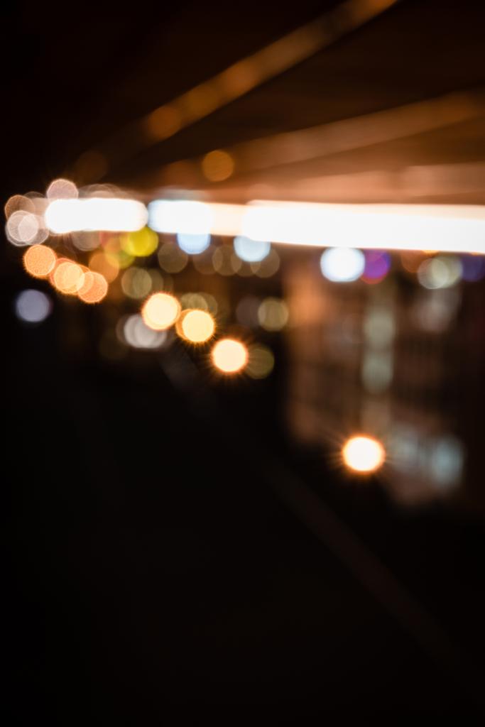 размытый ночной фон с яркими огнями боке
 - Фото, изображение