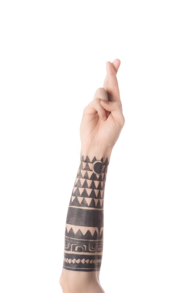 bijgesneden weergave van tattooed man letter R in doof en stom taal geïsoleerd op wit tonen - Foto, afbeelding
