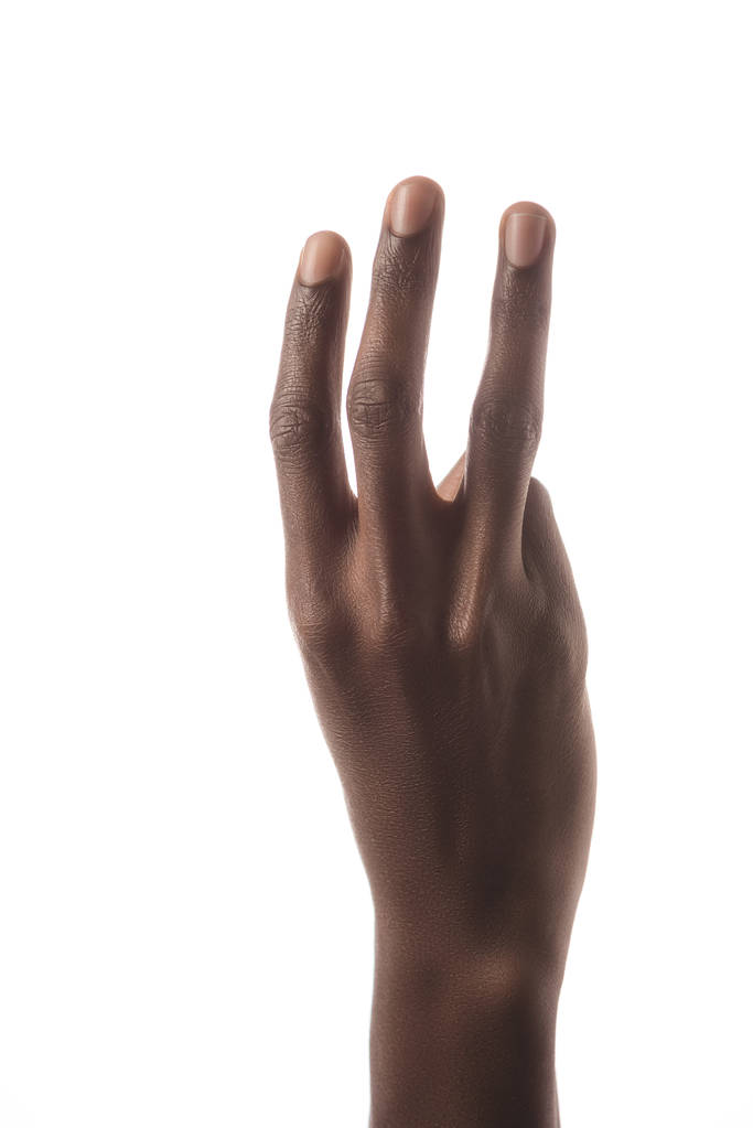 częściowy widok african american man pokazano litery W języku osób niesłyszących i niemych na białym tle - Zdjęcie, obraz