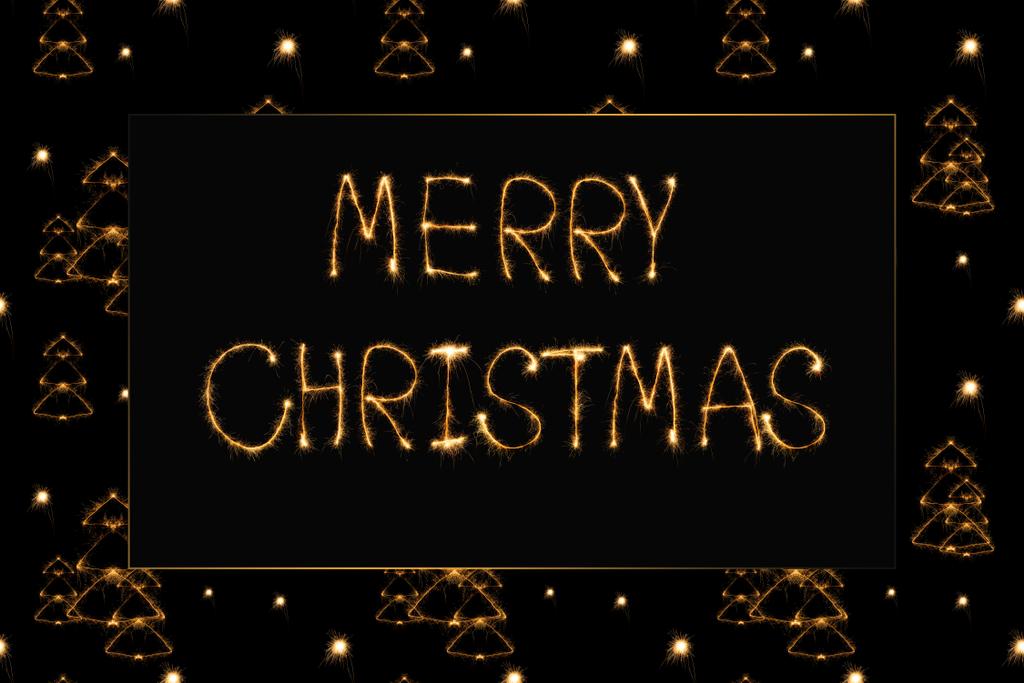 zár megjelöl kilátás vidám karácsonyi fény betűkkel és fenyő fa fény jelek a fekete háttér - Fotó, kép