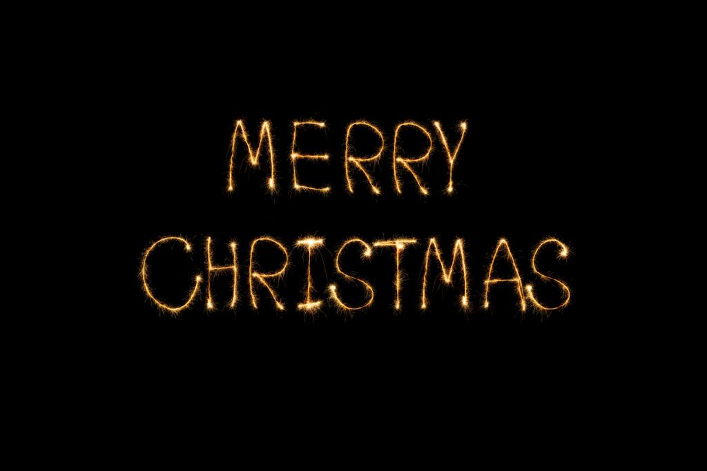 メリー クリスマス ライト黒の背景にレタリングのクローズ アップ表示 - 写真・画像