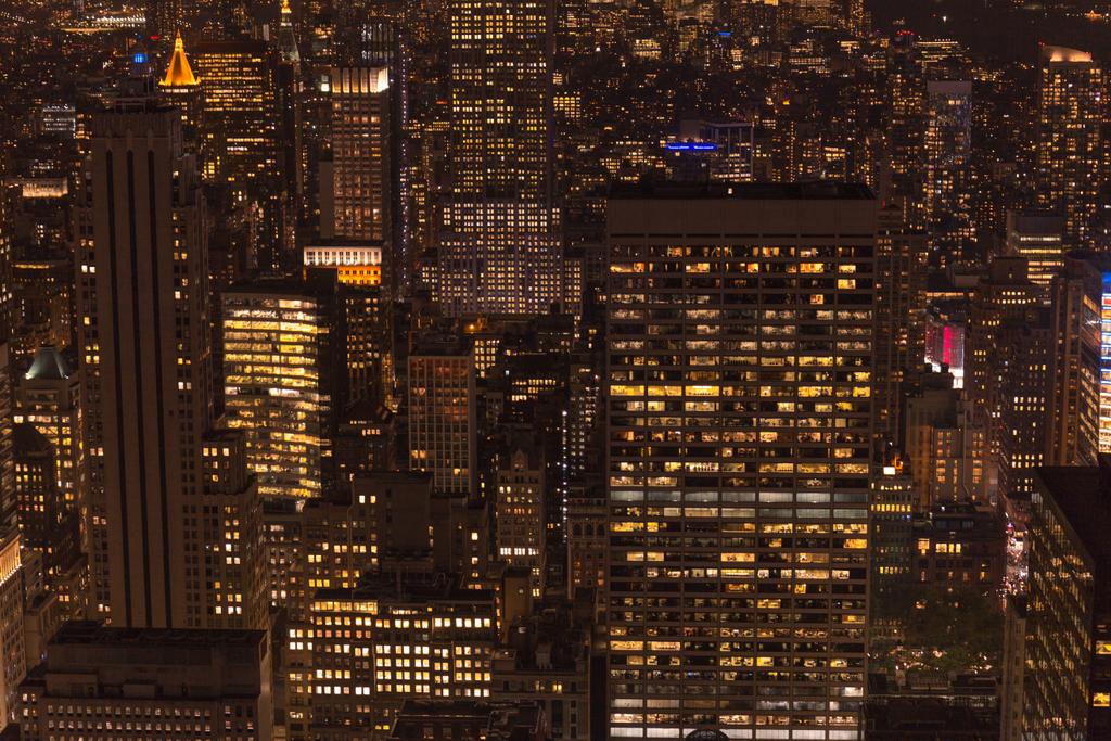 vista aérea de edificios y luces nocturnas de la ciudad en Nueva York, EE.UU.
 - Foto, Imagen