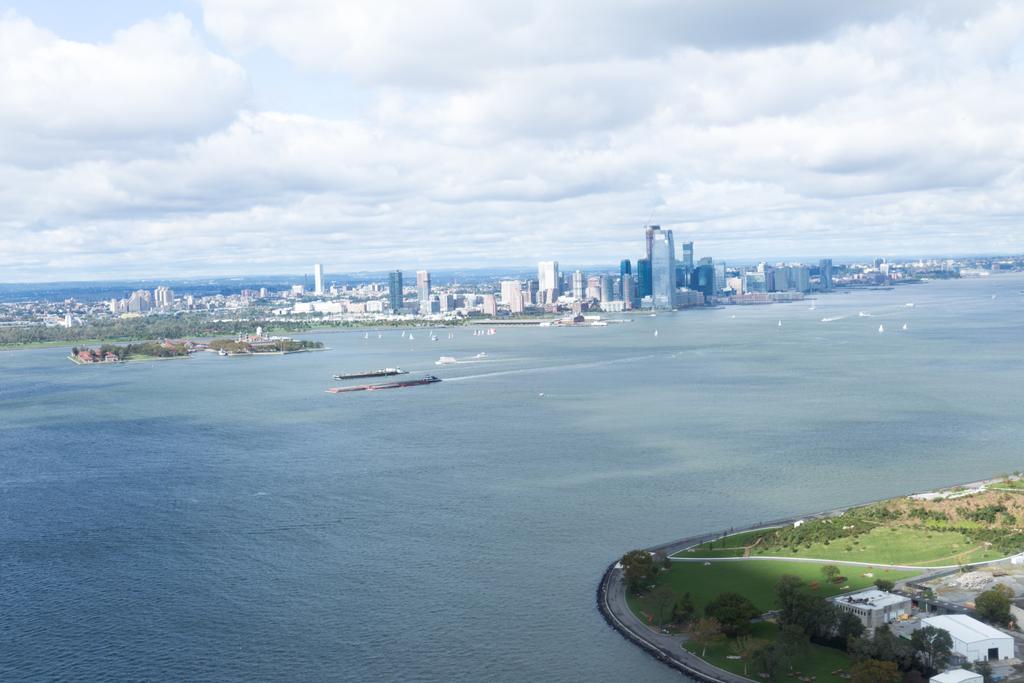 Luchtfoto van de Atlantische Oceaan en new york city, Verenigde Staten - Foto, afbeelding