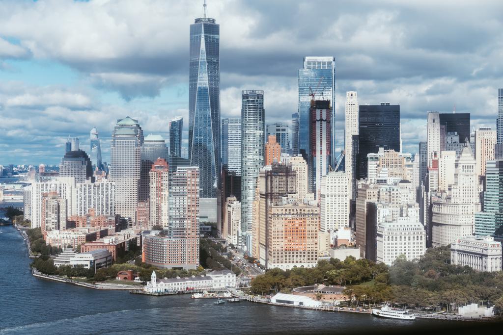 vista panorámica de los edificios de Nueva York y el océano atlántico, EE.UU.
 - Foto, imagen