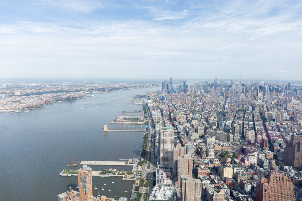 vista aérea de los edificios de Nueva York y el océano atlántico, EE.UU.
 - Foto, Imagen