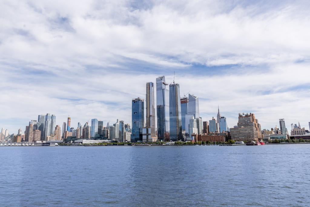 vista panorámica de los edificios de Nueva York y el océano atlántico, EE.UU.
 - Foto, Imagen