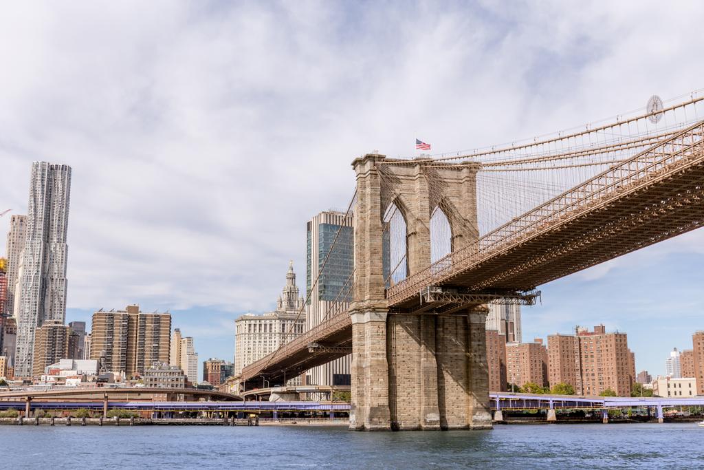 ブルックリン橋とマンハッタン ニューヨーク、米国の都市のシーン - 写真・画像