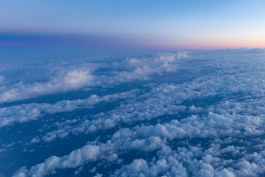 vista del cielo nuvoloso blu come sfondo
 - Foto, immagini
