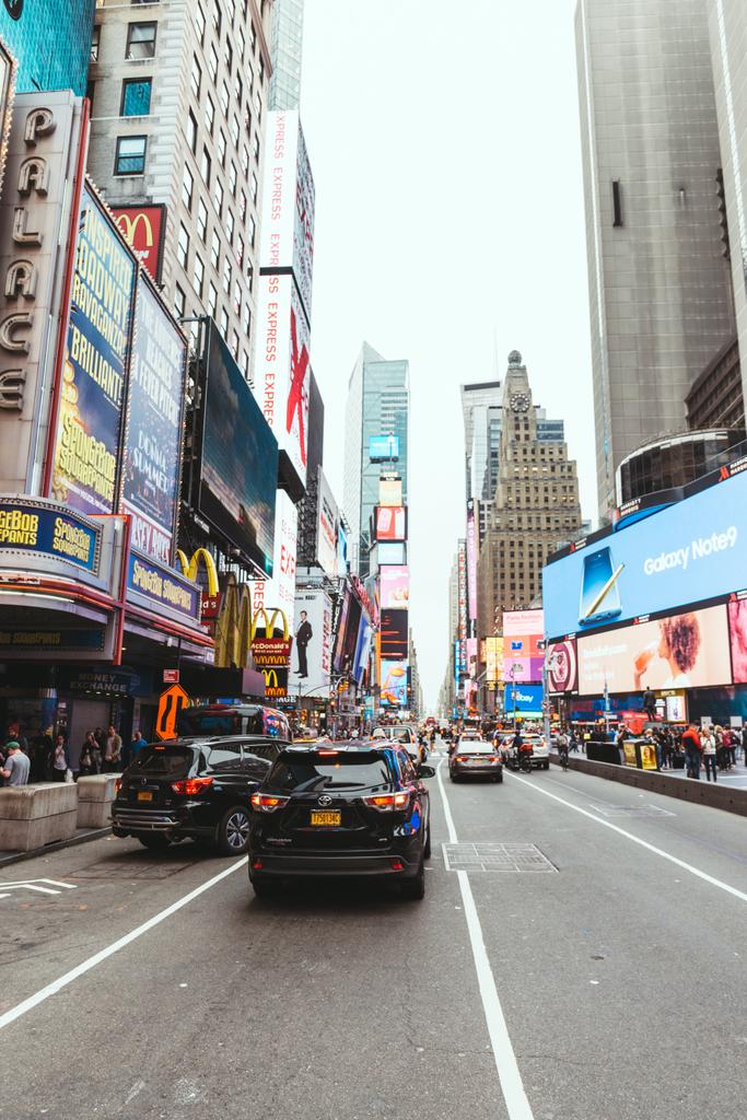 Times Square, New York, Verenigde Staten - oktober 8, 2018: stedelijke scène met drukke times square in new york, Verenigde Staten - Foto, afbeelding