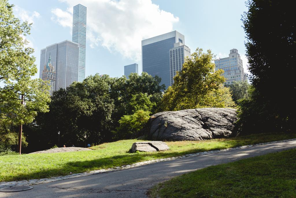 NEW YORK, États-Unis - 8 OCTOBRE 2018 : vue panoramique sur les gratte-ciel et le parc à New York, États-Unis
 - Photo, image