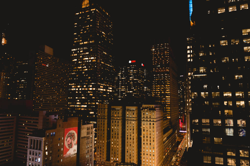 Nowy Jork, Usa - zm. 8 października 2018: miejski scena z Nowego Jorku w nocy, Stany Zjednoczone Ameryki - Zdjęcie, obraz