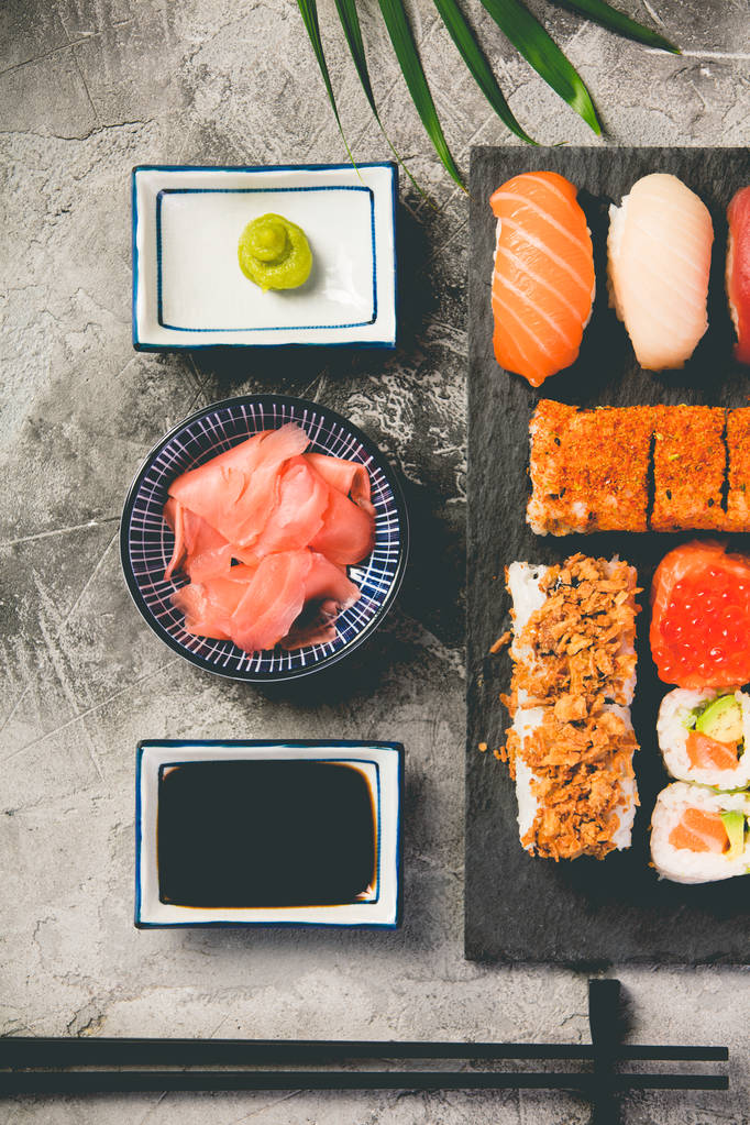 Flachlage von Sushi-Set - Foto, Bild