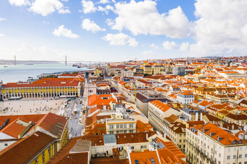 Lisszabon városképe, kilátás az óvárosra, Alfama, Portugália, panoráma - Fotó, kép