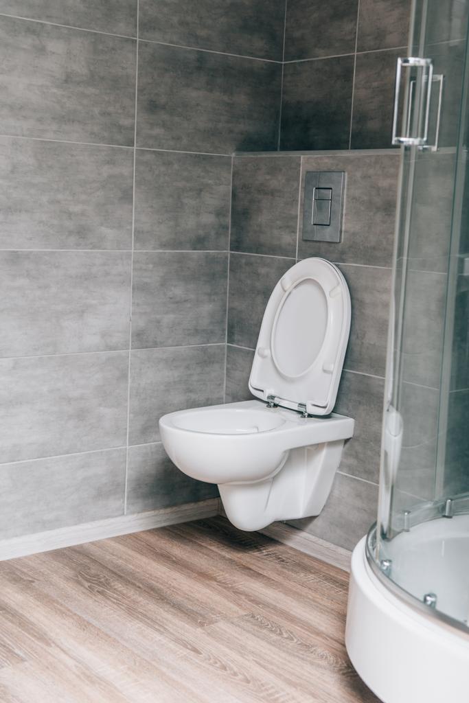 sisustus moderni kylpyhuone valkoinen keraaminen wc
  - Valokuva, kuva
