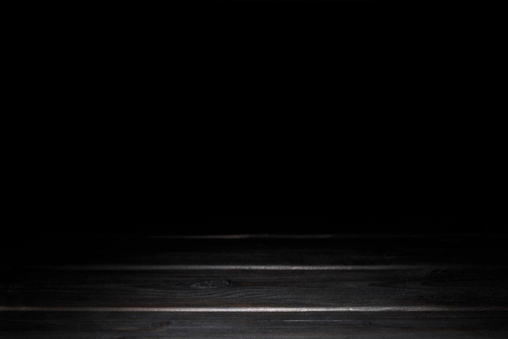 темно-серый деревянный фон с полосками на черном
 - Фото, изображение