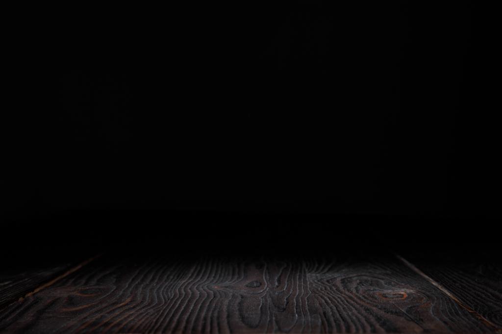 σκούρο γκρι ριγέ ξύλο σε μαύρο - Φωτογραφία, εικόνα
