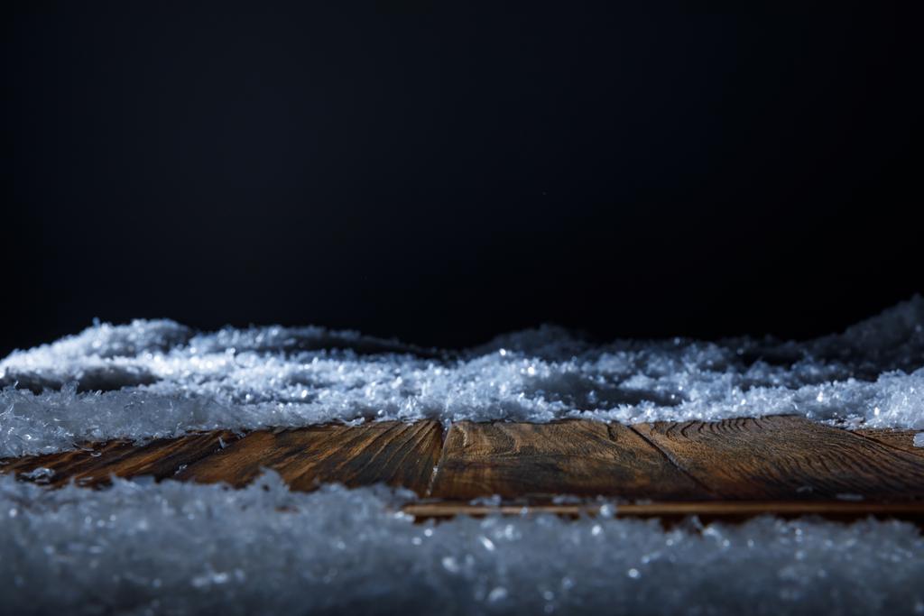 kar siyah kahverengi ahşap tahta kaplı - Fotoğraf, Görsel