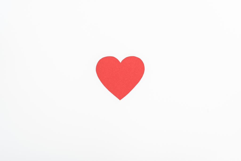 ylhäältä näkymä punainen sydän symboli eristetty valkoinen, st Ystävänpäivä käsite
 - Valokuva, kuva