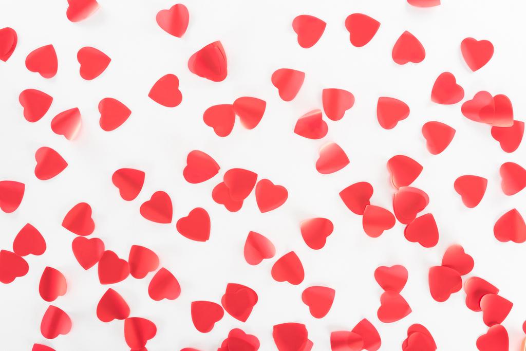 вид зверху на символи червоного серця ізольовані на білому, концепція дня Святого Валентина
 - Фото, зображення